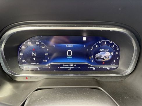 Used 2022 Chevrolet Suburban LT w/ LT Signature Package image 21