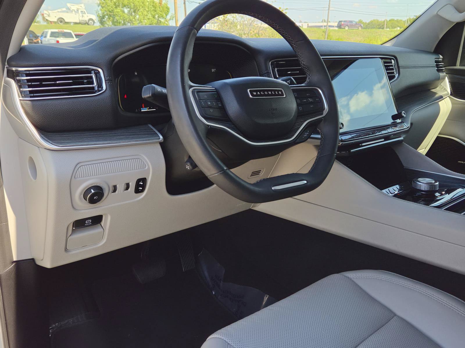 Used 2024 Jeep Wagoneer Series II w/ Flexible Seating Group RWD image 25
