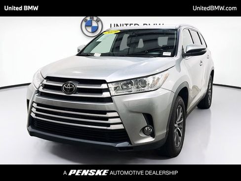 Used 2019 Toyota Highlander XLE FWD image 1