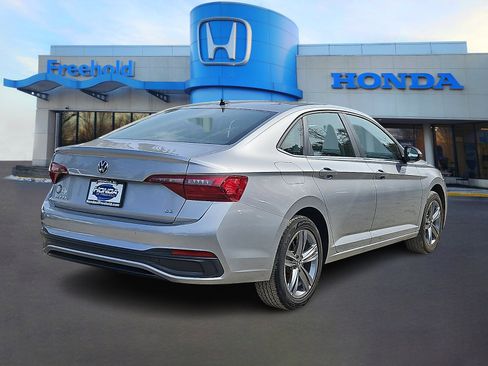 Used 2023 Volkswagen Jetta SE FWD image 7