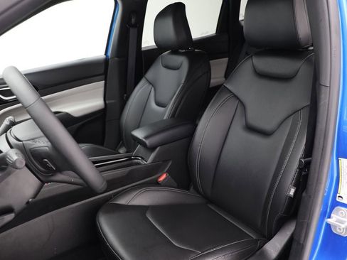 Used 2025 Jeep Compass Limited AWD/4WD image 15