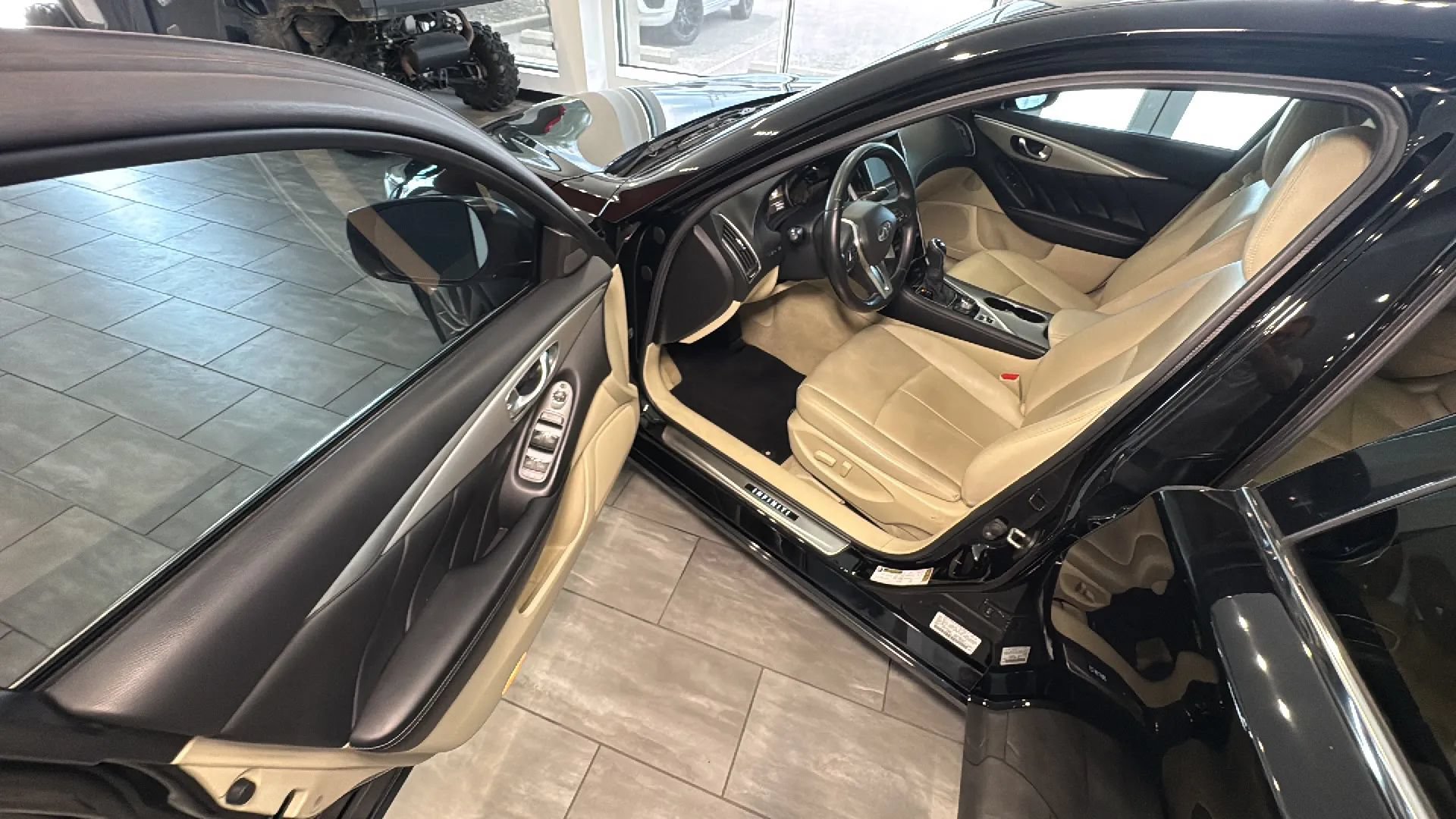 Used 2019 INFINITI Q50 Luxe w/ Cargo Package (L96) RWD image 32