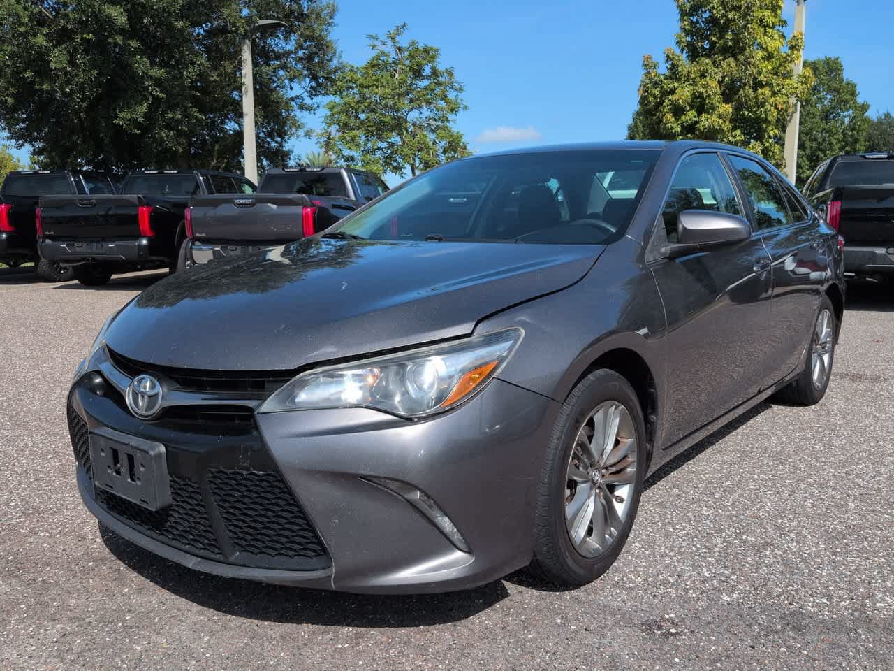 Used 2017 Toyota Camry SE FWD image 2
