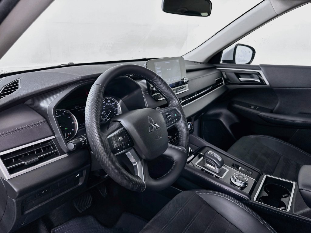Used 2024 Mitsubishi Outlander SE AWD/4WD image 9
