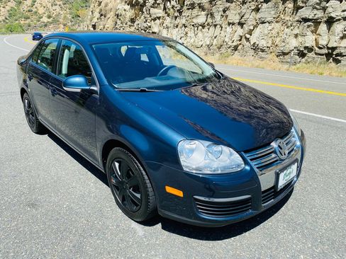 Used 2010 Volkswagen Jetta S FWD image 1