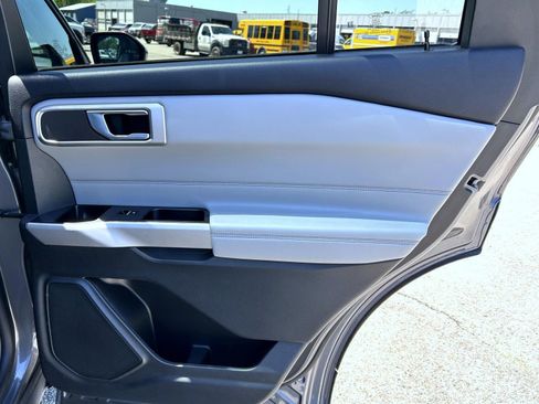 Used 2023 Ford Explorer XLT w/ Equipment Group 202A AWD/4WD image 17