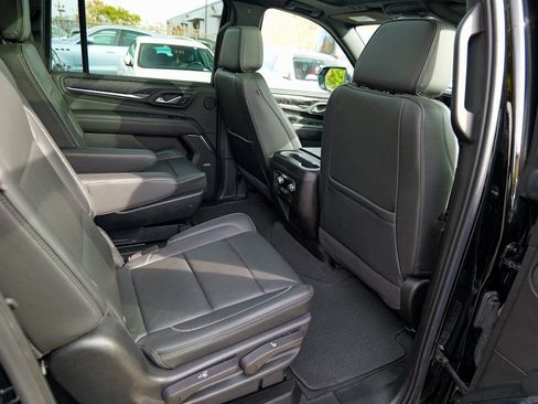 Used 2022 GMC Yukon XL Denali image 30