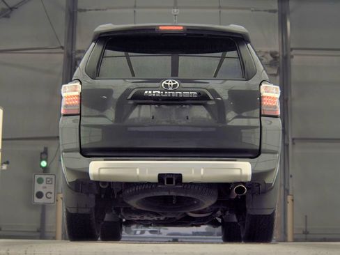 Used 2019 Toyota 4Runner TRD Off-Road Premium AWD/4WD image 6