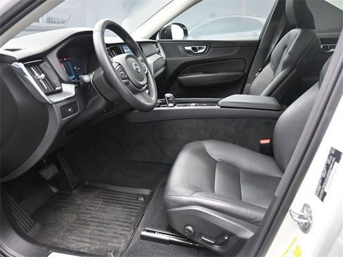 Certified 2024 Volvo XC60 B5 Core image 17