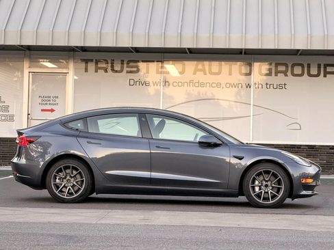 Used 2022 Tesla Model 3 Long Range AWD/4WD image 5