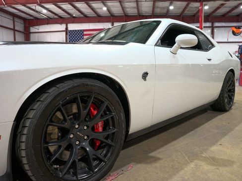 Used 2016 Dodge Challenger SRT Hellcat RWD image 40