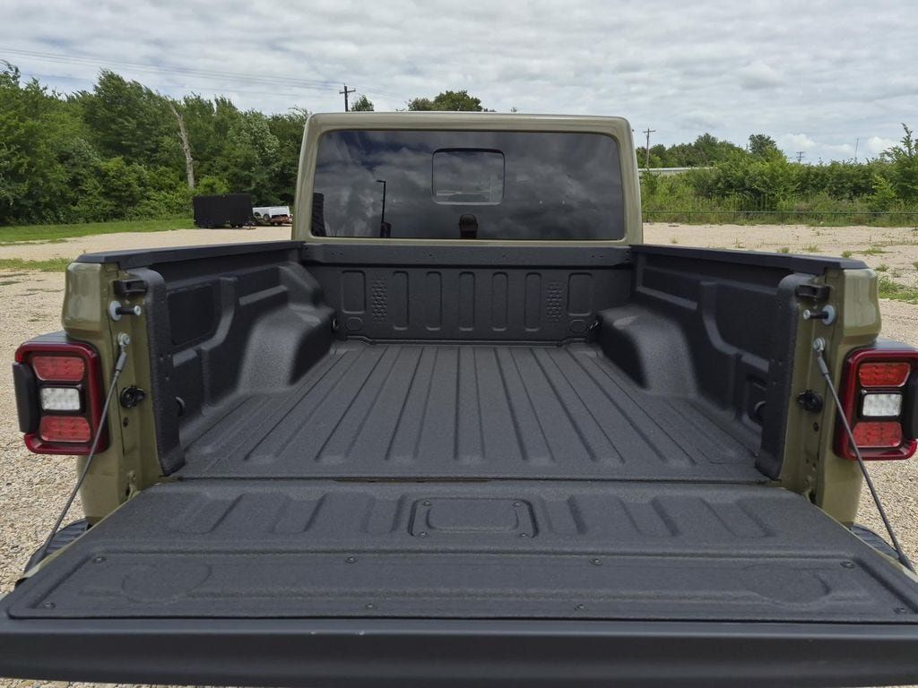 New 2026 Jeep Gladiator Rubicon AWD/4WD image 11