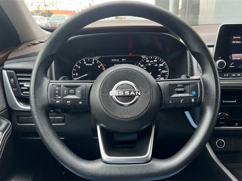 Used 2023 Nissan Rogue SV image 29