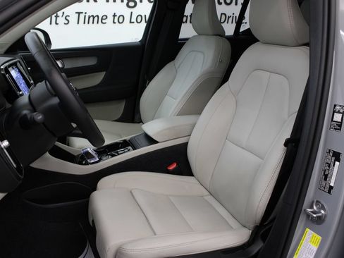 Used 2026 Volvo XC40 B5 Plus AWD/4WD image 16