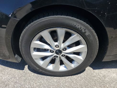 Used 2018 Kia Optima S FWD image 4