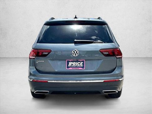 Used 2020 Volkswagen Tiguan SE w/ Panoramic Sunroof Package FWD image 4