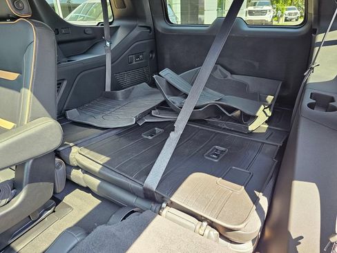 Used 2024 GMC Yukon AT4 w/ AT4 Premium Package AWD/4WD image 18