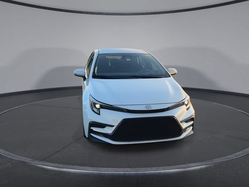 Used 2023 Toyota Corolla SE FWD image 3