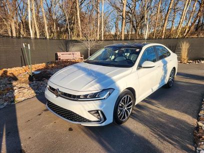Used 2025 Volkswagen Jetta SE w/ Sunroof Package