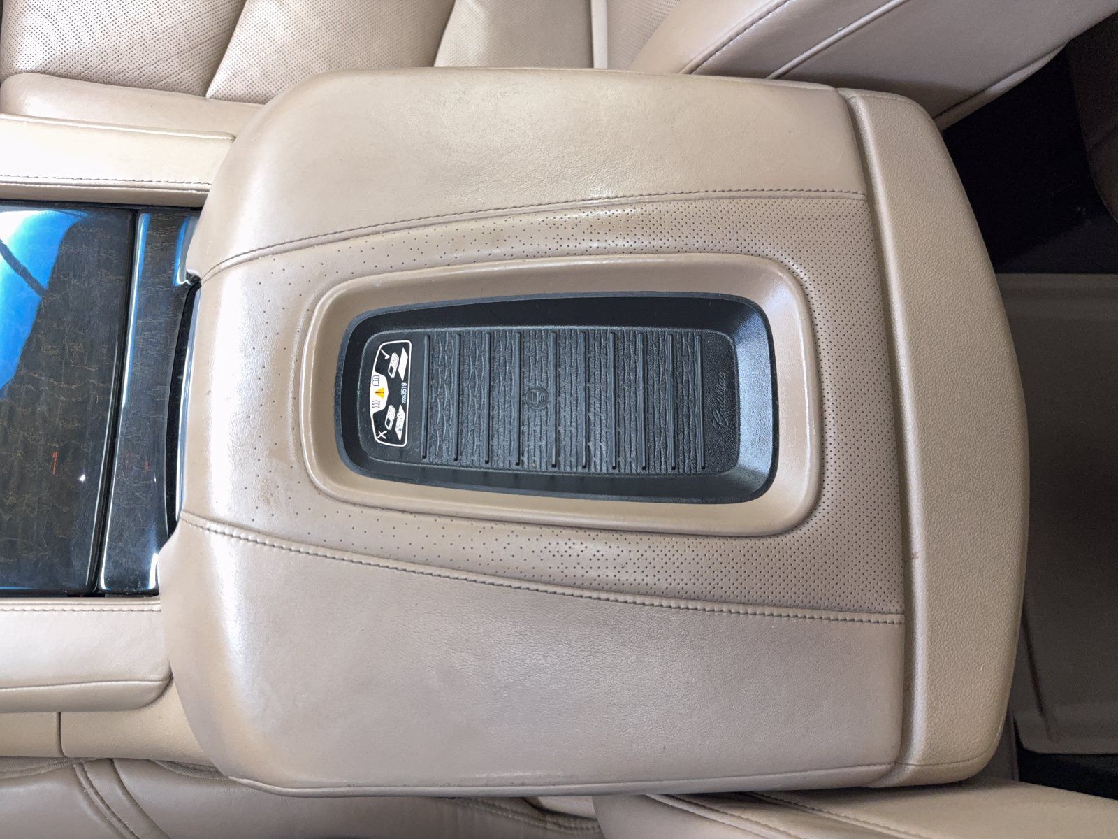 Used 2019 Cadillac Escalade Platinum AWD/4WD image 31