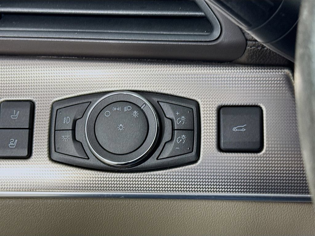 Used 2015 Lincoln MKX FWD w/ Equipment Group 102A image 11