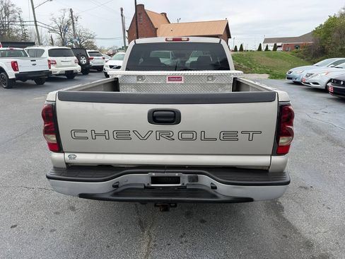 Used 2004 Chevrolet Silverado 1500 W/T RWD image 5