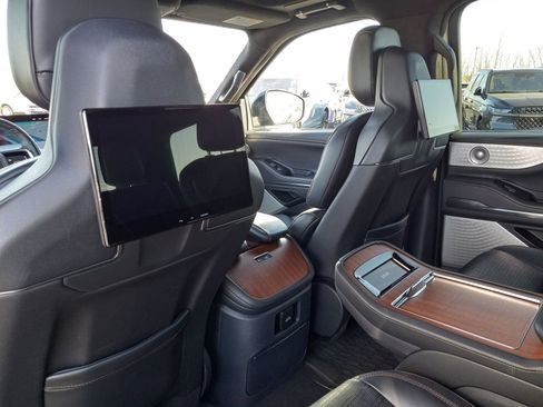 Used 2025 Lincoln Navigator Black Label AWD/4WD image 17