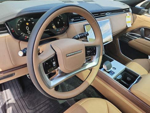 New 2026 Land Rover Range Rover Long Wheelbase SE AWD/4WD image 4