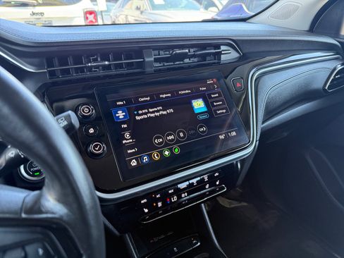 Used 2023 Chevrolet Bolt EUV LT w/ Comfort Package FWD image 16