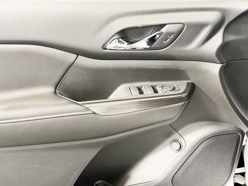 Used 2018 GMC Acadia SLT image 15