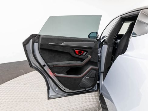 Used 2024 Lamborghini Urus Performante image 44