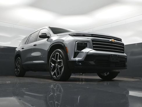 Used 2025 Chevrolet Traverse High Country w/ LPO, Floor Liner Package FWD image 43