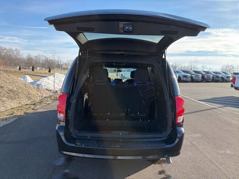 Used 2017 Dodge Grand Caravan GT image 8