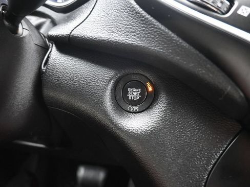 Used 2019 Jeep Cherokee Latitude Plus w/ Cold Weather Group AWD/4WD image 20