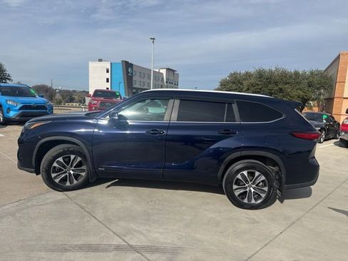 Used 2023 Toyota Highlander XLE image 6