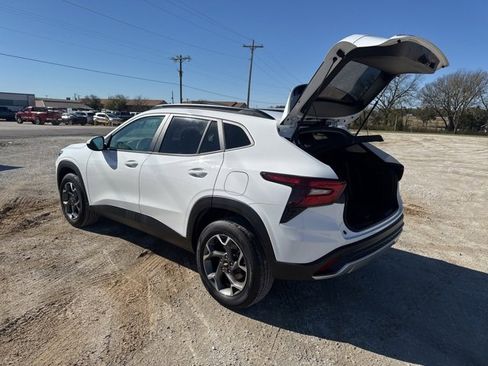Used 2024 Chevrolet Trax LT image 4