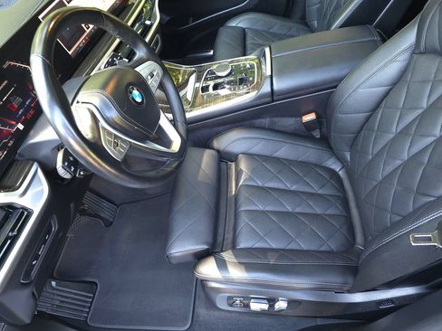Used 2025 BMW X7 xDrive40i w/ Premium Package AWD/4WD image 12