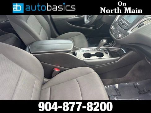 Used 2018 Chevrolet Malibu LT FWD image 13