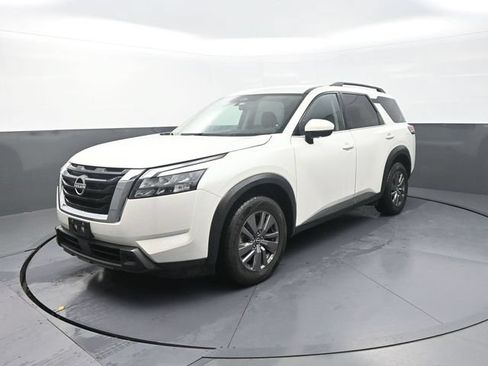Used 2024 Nissan Pathfinder SV AWD/4WD image 3