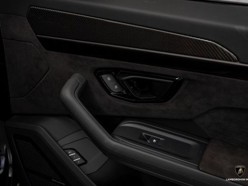 Used 2024 Lamborghini Urus S image 44