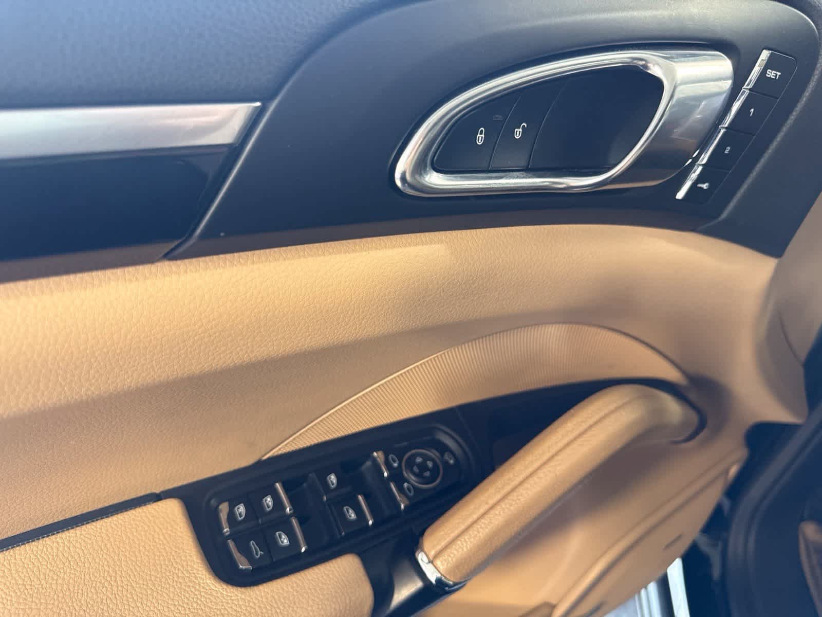 Used 2018 Porsche Cayenne AWD/4WD image 17
