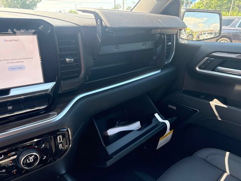 New 2026 Chevrolet Silverado 1500 RST w/ Redline Edition AWD/4WD image 18