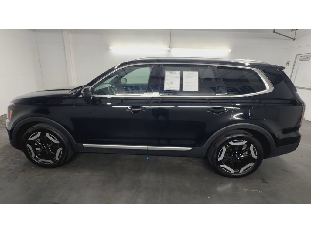 Used 2023 Kia Telluride EX w/ EX Captain's Chair Package AWD/4WD image 5