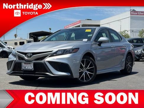 Used 2023 Toyota Camry SE FWD image 2