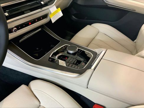 New 2026 BMW X5 xDrive40i w/ Climate Comfort Package image 7