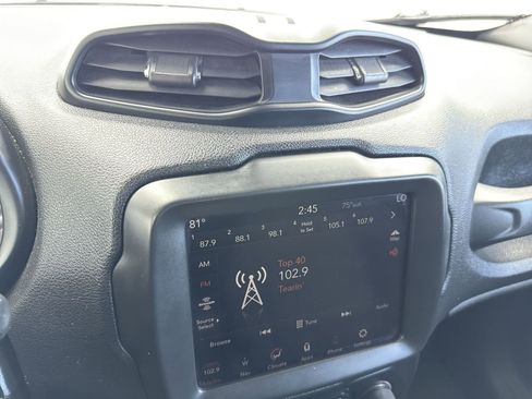 Used 2020 Jeep Renegade Latitude w/ UConnect 8.4 Nav Group image 21