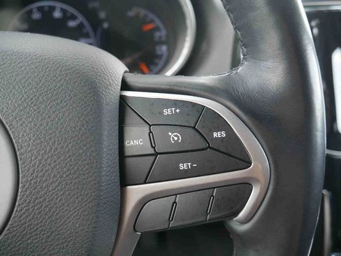 Used 2022 Jeep Grand Cherokee Altitude AWD/4WD image 39