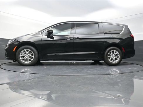 New 2026 Chrysler Pacifica Select image 20