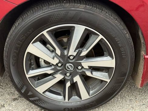 Used 2025 Nissan Versa SV image 15