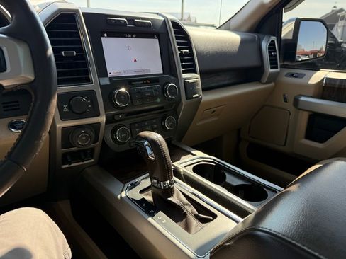 Certified 2018 Ford F150 Lariat image 26